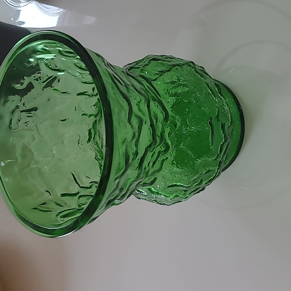 Green émeraude vintage glass vase